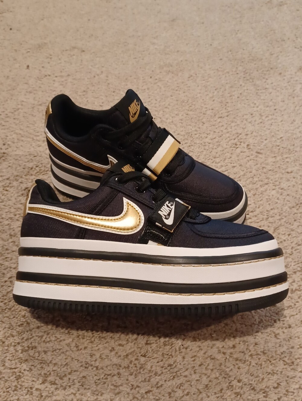 Nike Vandal 2K 'Metallic Gold' Sneaker Platform Sole Black & Gold Womens 6.5